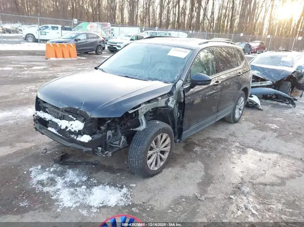 3VV0B7AX4JM058773 2018 VOLKSWAGEN TIGUAN - Image 2