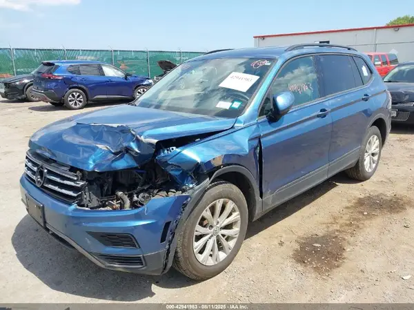3VV0B7AX4JM087786 2018 VOLKSWAGEN TIGUAN - Image 2