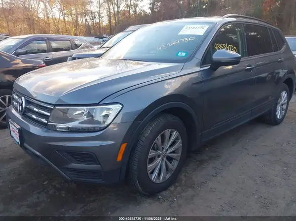 3VV0B7AX4JM091949 2018 VOLKSWAGEN TIGUAN - Image 2
