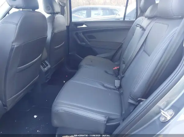 3VV0B7AX4JM091949 2018 VOLKSWAGEN TIGUAN - Image 8