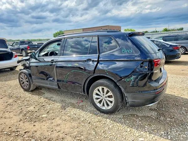 3VV0B7AX4JM095760 2018 VOLKSWAGEN TIGUAN - Image 2