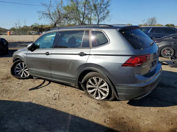 3VV0B7AX4JM106093 2018 VOLKSWAGEN TIGUAN - Image 2