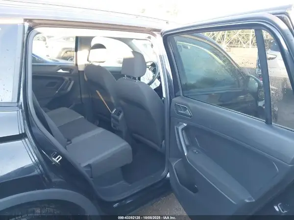 3VV0B7AX4JM107180 2018 VOLKSWAGEN TIGUAN - Image 8