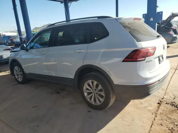 3VV0B7AX5JM013745 2018 VOLKSWAGEN TIGUAN - Image 2