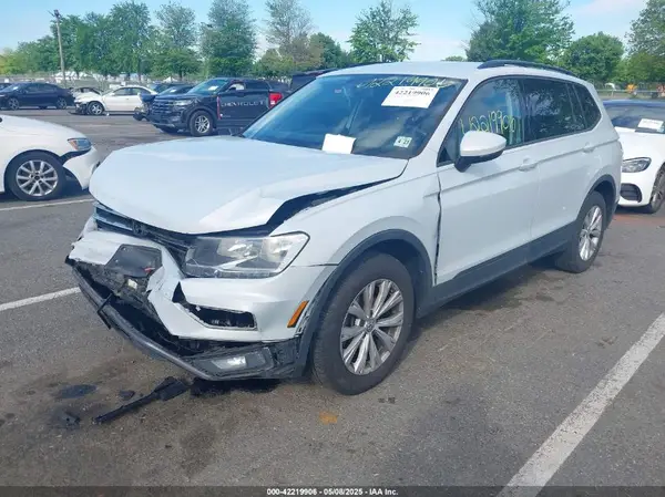 3VV0B7AX5JM025815 2018 VOLKSWAGEN TIGUAN - Image 2
