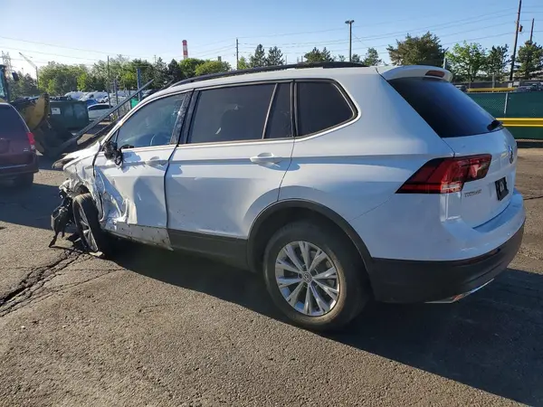 3VV0B7AX5JM028455 2018 VOLKSWAGEN TIGUAN - Image 2