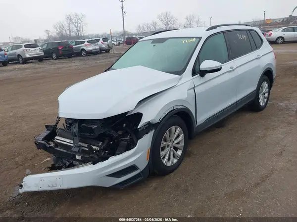 3VV0B7AX5JM071211 2018 VOLKSWAGEN TIGUAN - Image 2