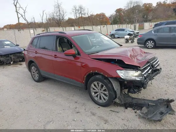 3VV0B7AX5JM125767 2018 VOLKSWAGEN TIGUAN - Image 1
