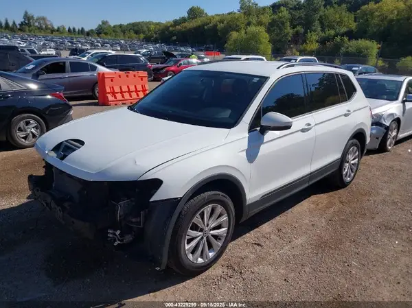 3VV0B7AX5JM131407 2018 VOLKSWAGEN TIGUAN - Image 2