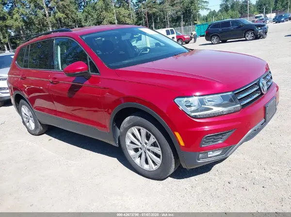 3VV0B7AX5JM209264 2018 VOLKSWAGEN TIGUAN - Image 1