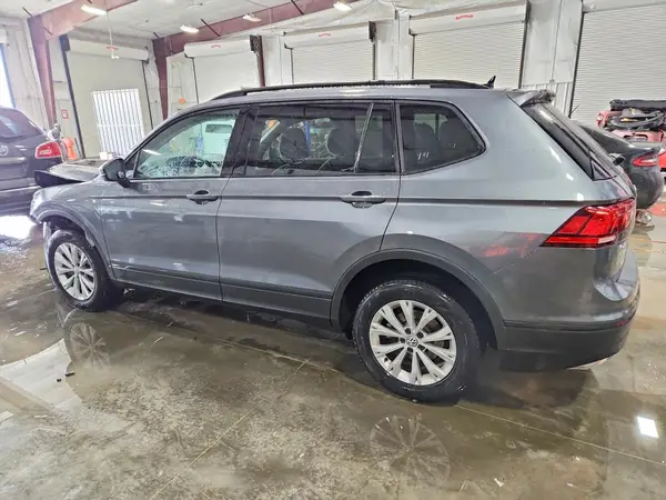 3VV0B7AX5LM067615 2020 VOLKSWAGEN TIGUAN - Image 2