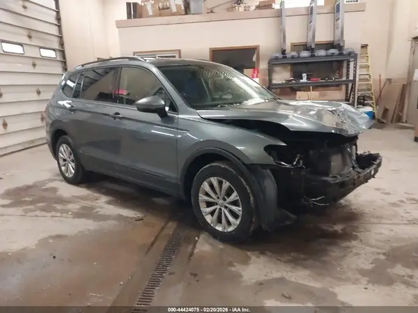 3VV0B7AX6JM016055 2018 VOLKSWAGEN TIGUAN - Image 1