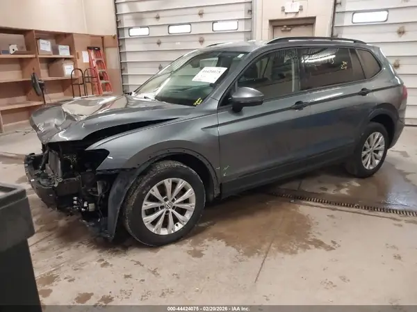 3VV0B7AX6JM016055 2018 VOLKSWAGEN TIGUAN - Image 2