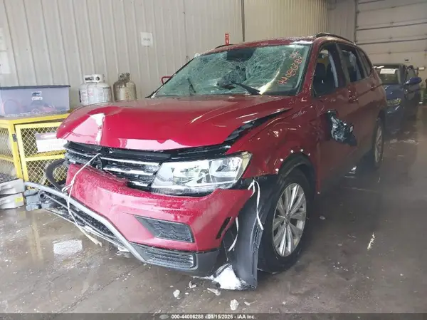 3VV0B7AX6JM094559 2018 VOLKSWAGEN TIGUAN - Image 2