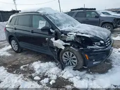 3VV0B7AX6JM097851 2018 VOLKSWAGEN TIGUAN