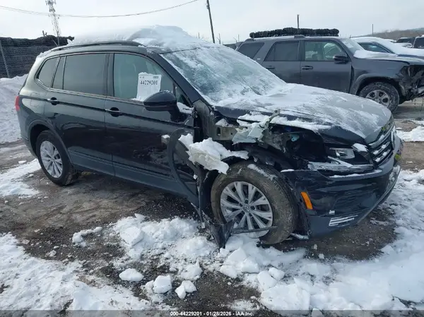 3VV0B7AX6JM097851 2018 VOLKSWAGEN TIGUAN - Image 1