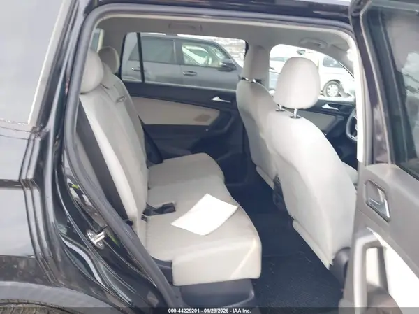3VV0B7AX6JM097851 2018 VOLKSWAGEN TIGUAN - Image 8