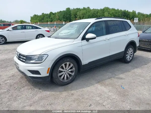 3VV0B7AX6JM118732 2018 VOLKSWAGEN TIGUAN - Image 2
