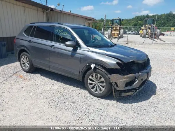 3VV0B7AX6JM157157 2018 VOLKSWAGEN TIGUAN - Image 1