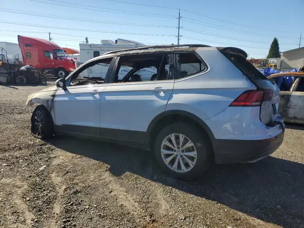 3VV0B7AX7JM018476 2018 VOLKSWAGEN TIGUAN - Image 2