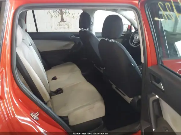 3VV0B7AX7JM081884 2018 VOLKSWAGEN TIGUAN - Image 8