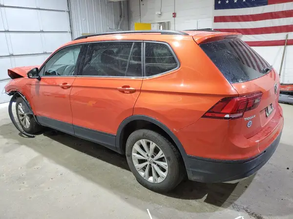 3VV0B7AX7JM089547 2018 VOLKSWAGEN TIGUAN - Image 2