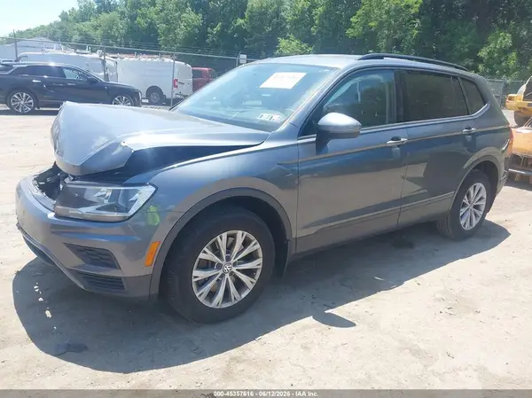 3VV0B7AX7JM095512 2018 VOLKSWAGEN TIGUAN - Image 2