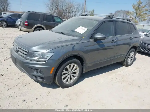 3VV0B7AX7JM104662 2018 VOLKSWAGEN TIGUAN - Image 2