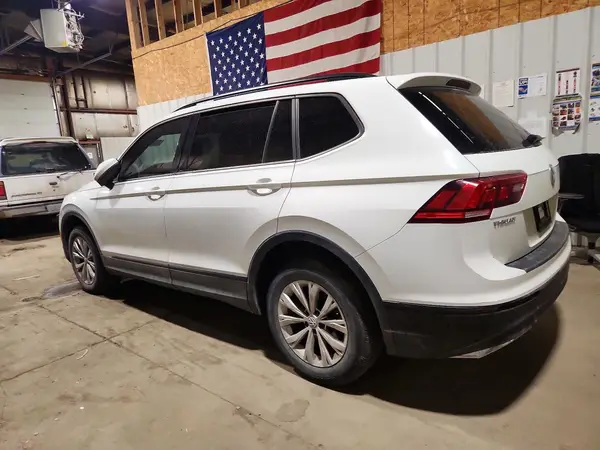 3VV0B7AX7JM119677 2018 VOLKSWAGEN TIGUAN - Image 2