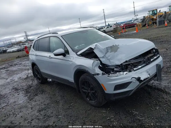 3VV0B7AX7JM132803 2018 VOLKSWAGEN TIGUAN - Image 1