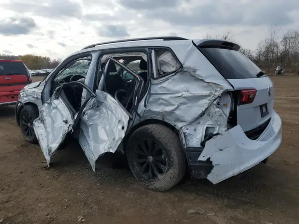 3VV0B7AX7KM033349 2019 VOLKSWAGEN TIGUAN - Image 2