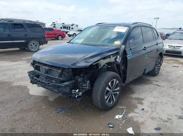 3VV0B7AX7NM137070 2022 VOLKSWAGEN TIGUAN - Image 2