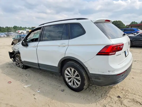 3VV0B7AX8JM009401 2018 VOLKSWAGEN TIGUAN - Image 2