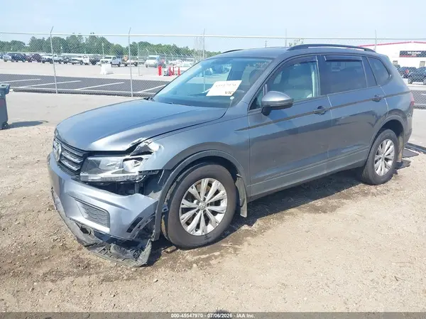 3VV0B7AX8JM014968 2018 VOLKSWAGEN TIGUAN - Image 2