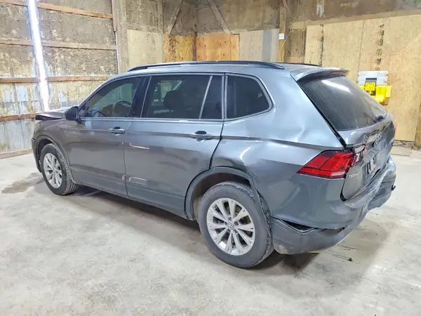 3VV0B7AX8JM043712 2018 VOLKSWAGEN TIGUAN - Image 2