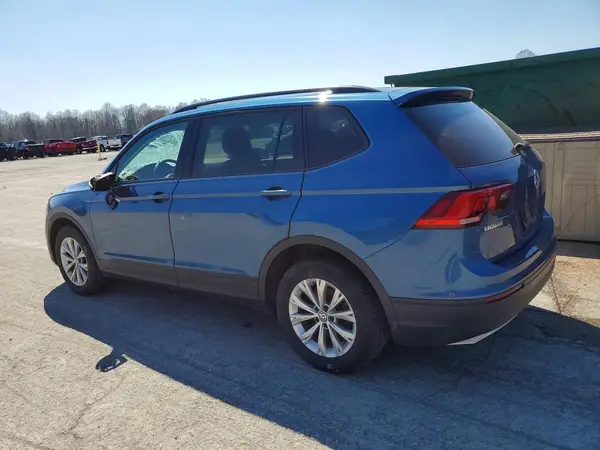 3VV0B7AX8JM050255 2018 VOLKSWAGEN TIGUAN - Image 2