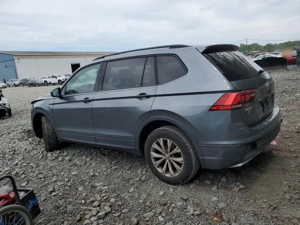3VV0B7AX8JM064110 2018 VOLKSWAGEN TIGUAN - Image 2