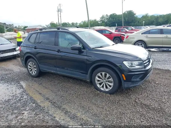 3VV0B7AX8JM085507 2018 VOLKSWAGEN TIGUAN - Image 1