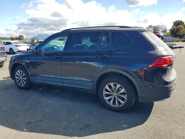3VV0B7AX8JM094174 2018 VOLKSWAGEN TIGUAN - Image 2
