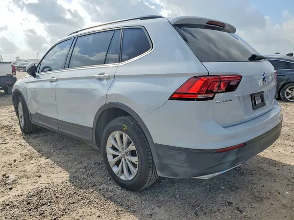 3VV0B7AX8JM104105 2018 VOLKSWAGEN TIGUAN - Image 2