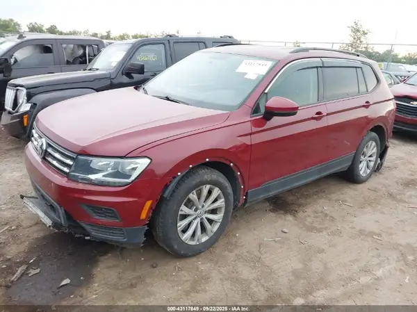 3VV0B7AX8JM111961 2018 VOLKSWAGEN TIGUAN - Image 2