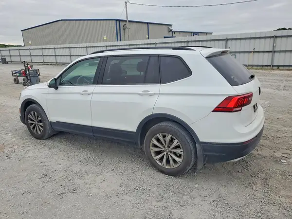 3VV0B7AX8JM114245 2018 VOLKSWAGEN TIGUAN - Image 2