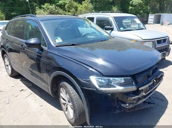 3VV0B7AX8JM125228 2018 VOLKSWAGEN TIGUAN - Image 1