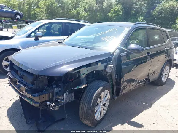 3VV0B7AX8JM125228 2018 VOLKSWAGEN TIGUAN - Image 2
