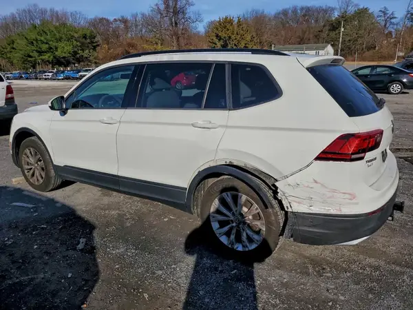 3VV0B7AX8JM131532 2018 VOLKSWAGEN TIGUAN - Image 2