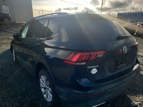 3VV0B7AX8JM166524 2018 VOLKSWAGEN TIGUAN - Image 2