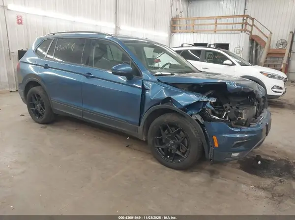 3VV0B7AX9JM033321 2018 VOLKSWAGEN TIGUAN - Image 1