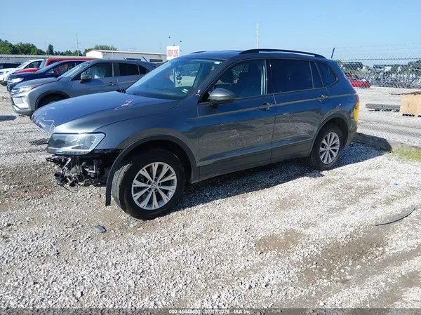 3VV0B7AX9JM111869 2018 VOLKSWAGEN TIGUAN - Image 2