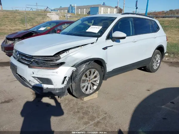 3VV0B7AX9JM116053 2018 VOLKSWAGEN TIGUAN - Image 2