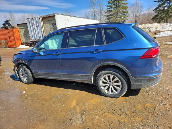 3VV0B7AX9JM142586 2018 VOLKSWAGEN TIGUAN - Image 2